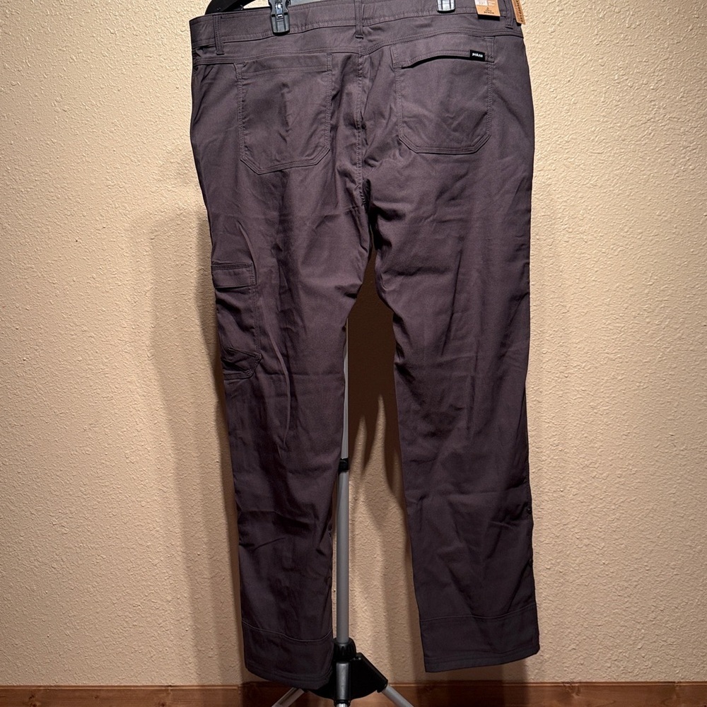Men’s cargo hiking pants size 42x32 charcoal gray super stretch tapered leg $95 - Picture 9 of 14